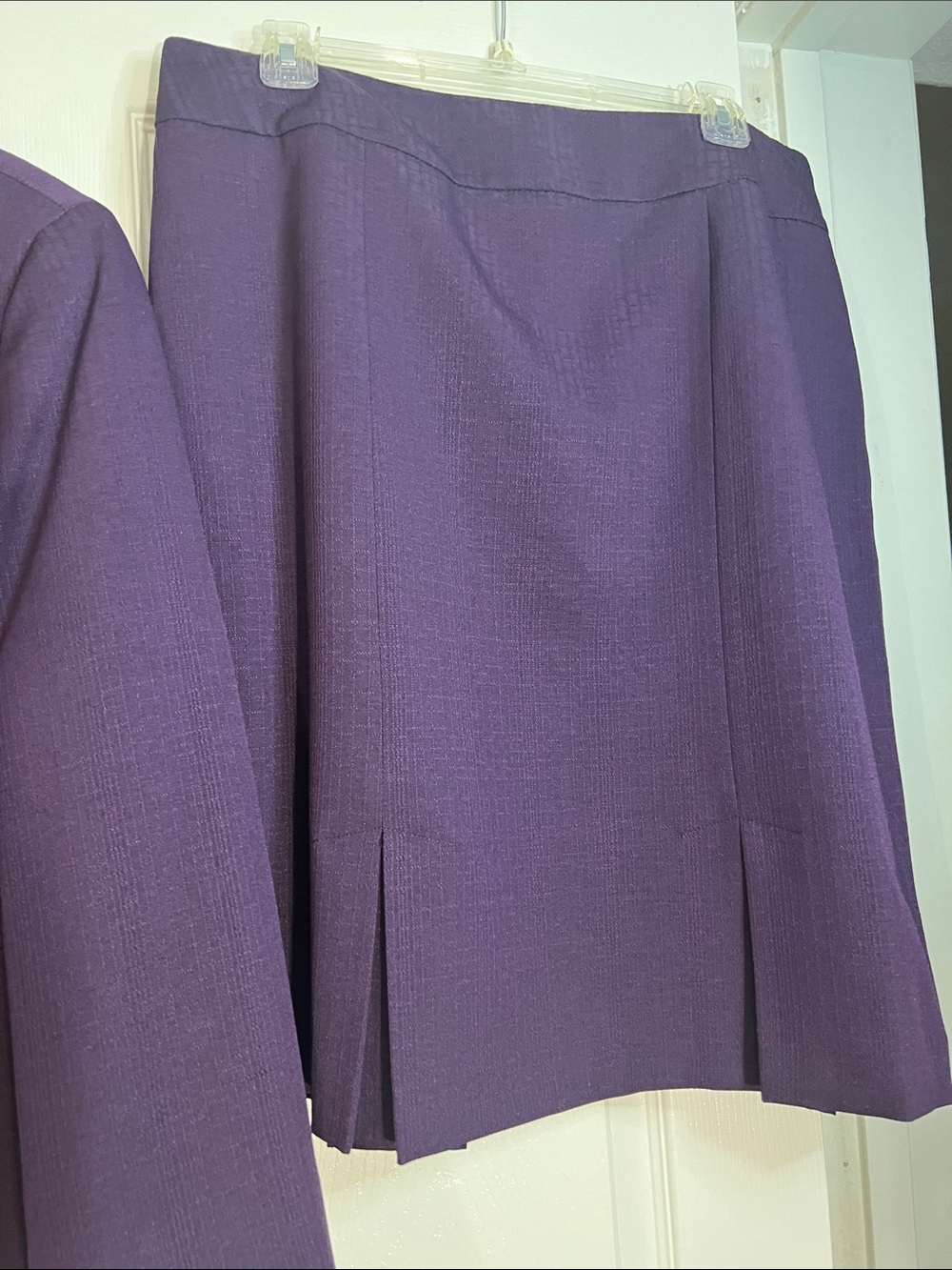 Le Suit Women's Deep Purple Two-Piece Blazer and Skirt Set - Picture 3 of 5